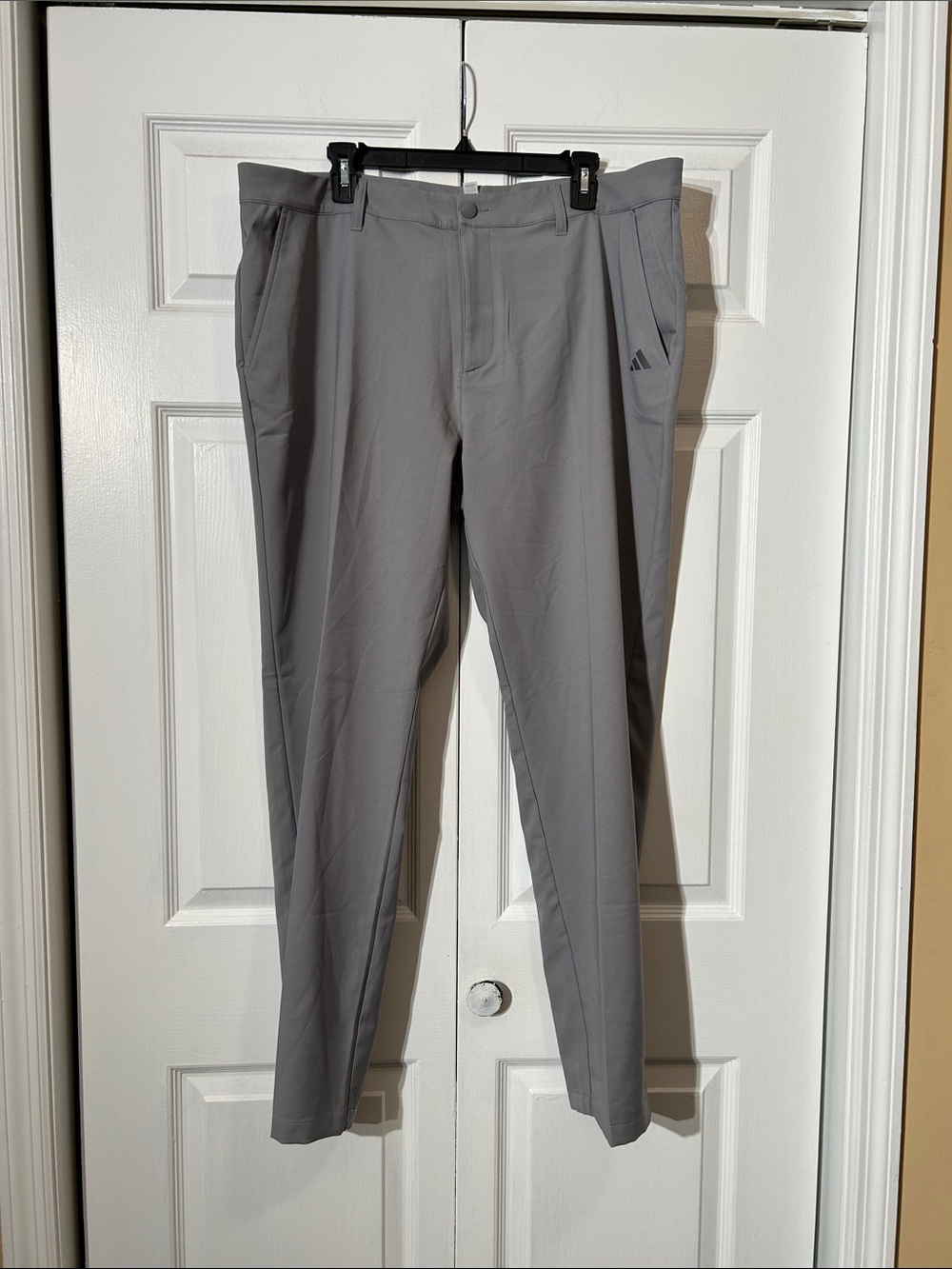 NWT adidas Men’s Light Gray Golf Tapered Chinos Pants Size 40X32